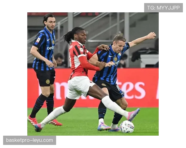 那不勒斯边路火力全开，攻势如潮引关注