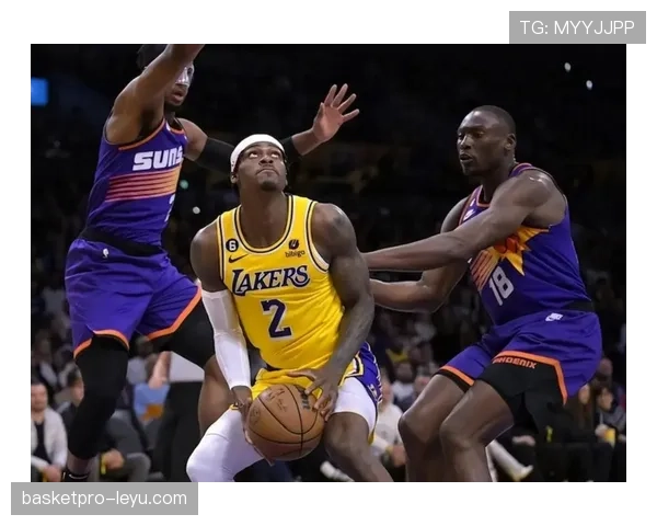 范德比尔特湖人铁人再创佳绩，展现坚韧斗志引领球队前行