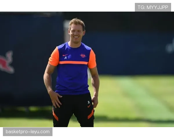 纳格尔斯曼战术革新引领拜仁强势复苏,球队重返巅峰表现抢眼 纳格尔斯曼战术革新引领拜仁强势复苏,球队重返巅峰表现抢眼