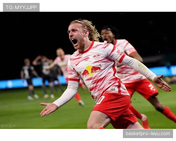 德甲劲旅上演惊天逆转，永不言弃铸就传奇之战