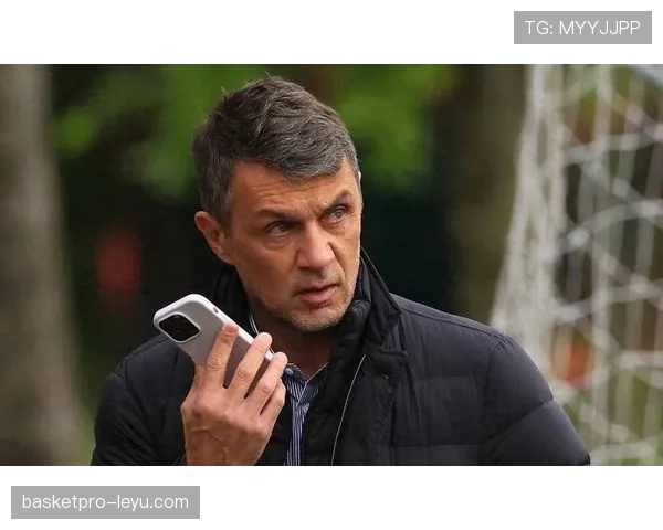 马尔蒂尼足球哲学引领变革:从稳固防守到流畅进攻重塑现代足球理念 马尔蒂尼足球哲学引领变革:从稳固防守到流畅进攻重塑现代足球理念