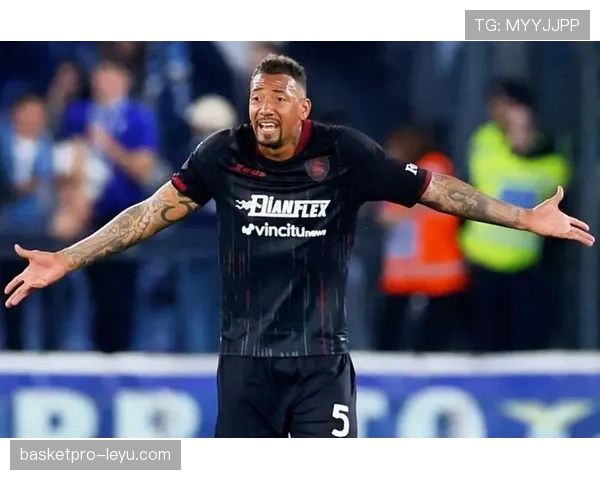 杰罗姆·博阿滕近期状态回暖,防守表现稳健 杰罗姆·博阿滕近期状态回暖,防守表现稳健