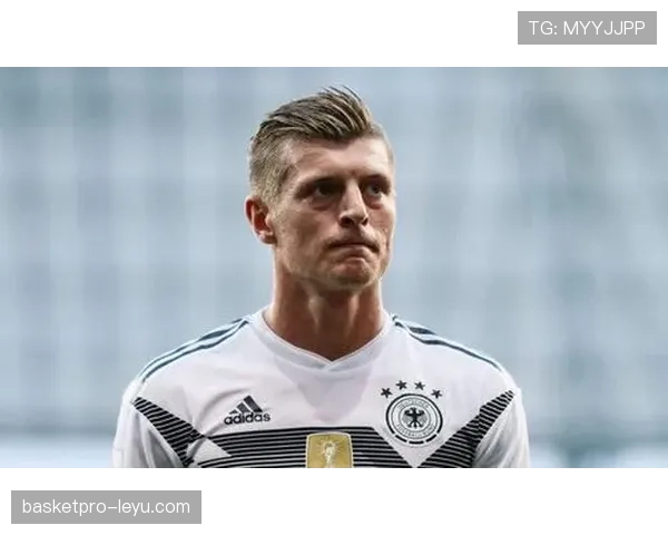 罗德里与维拉蒂控球风格及中场节奏掌控对比分析