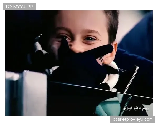 迪巴拉穿一身名牌回家啃泡面，外表像巨星其实隔壁味儿